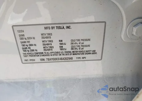 2025 Tesla Model Y Long Range Dual Motor All-Wheel Drive z USA, uszkodzony, nr VIN 7SAYGDEE4SA352948